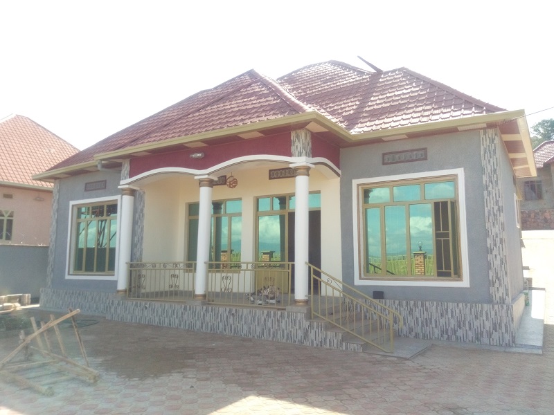 A 4 BEDROOM HOUSE FOR SALE AT ZINDIRO ON THE ROAD